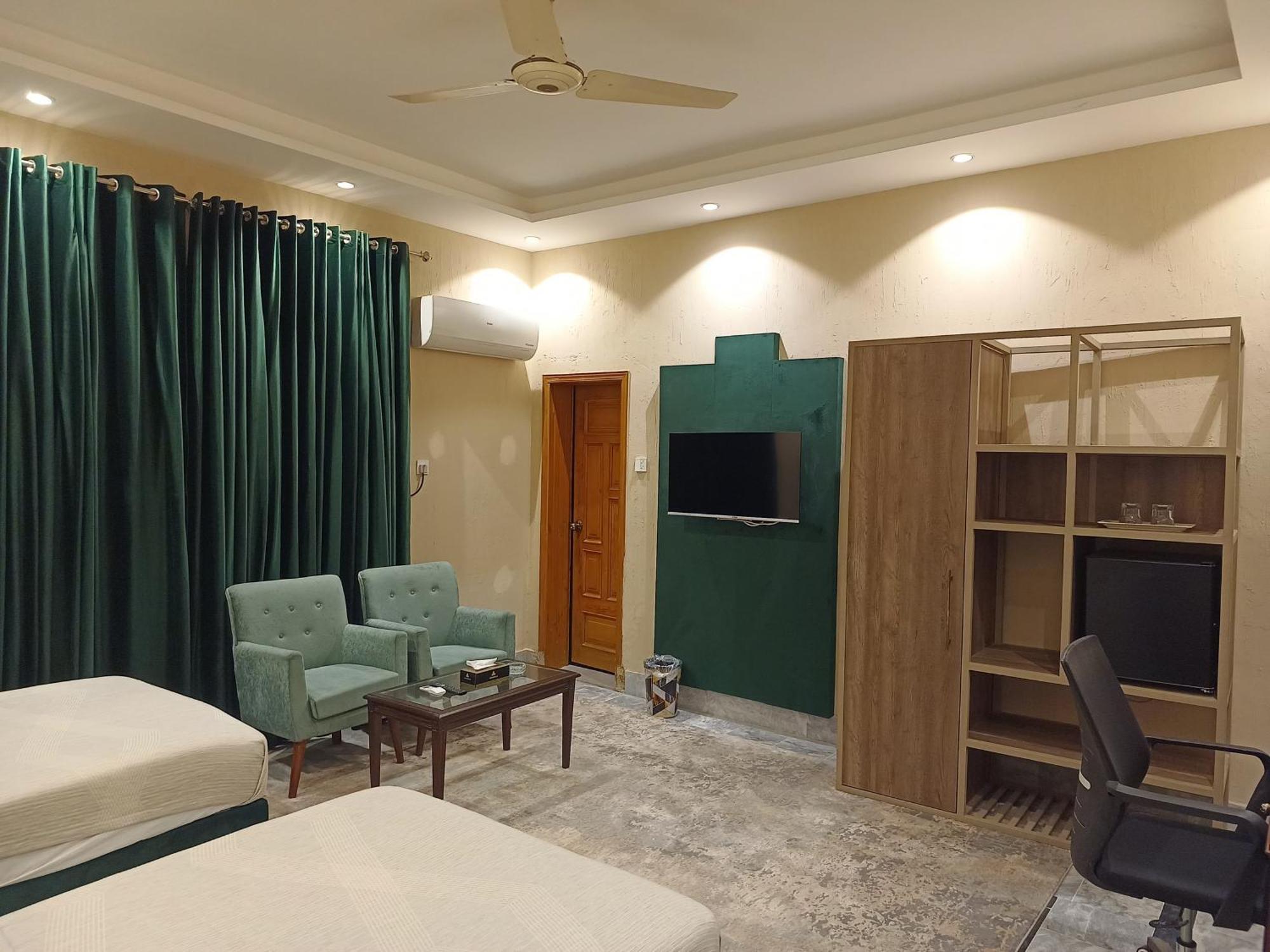 Vip Express Hotel Peshawar Exterior photo
