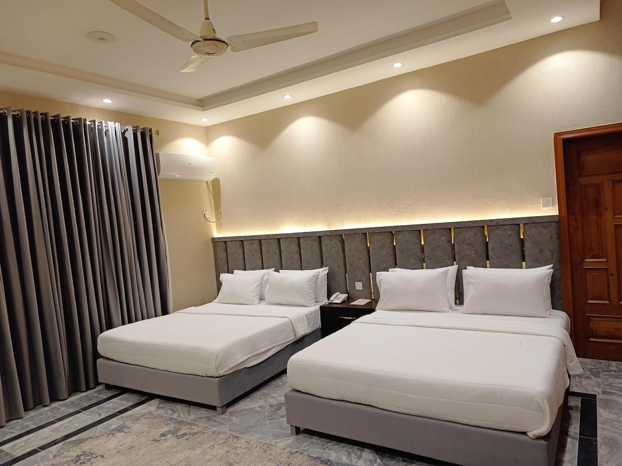 Vip Express Hotel Peshawar Exterior photo