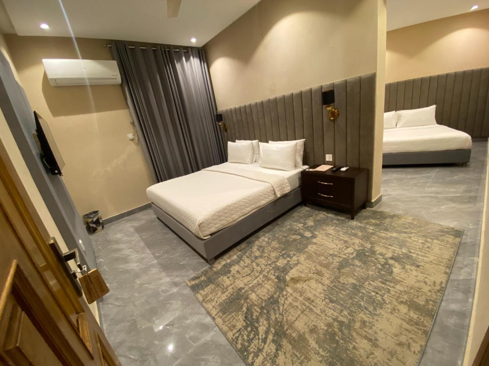 Vip Express Hotel Peshawar Exterior photo